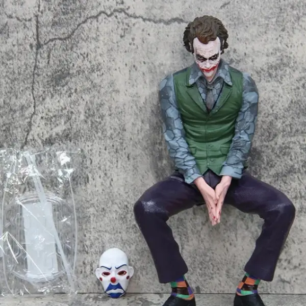 The Dark Knight Joker Collectible – 18 cm Bank Robbery Statue